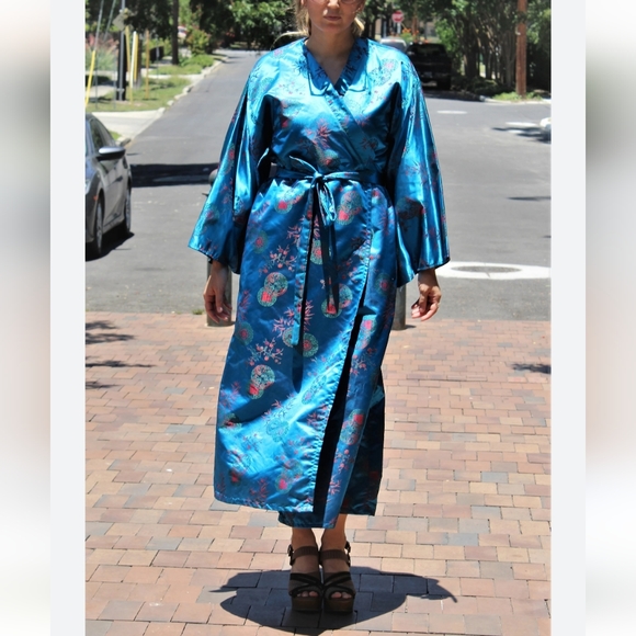 Beautiful Vintage Shanghai Dressing Gown - Picture 1 of 6
